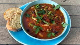 Sommerlicher Eintopf mit Bohnen und Tomaten	