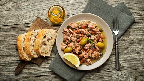 Thunfischslat mit Baguette