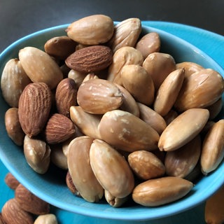 Hier machen nur die Röstaromen die Mandeln zu einem leckeren Snack - ganz ohne Zucker.