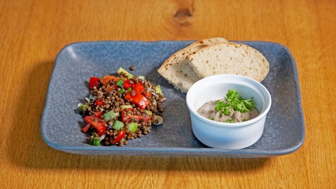 Belugalinsensalat mit Linsendip