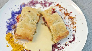 Strudel mit Sauce Hollandaise