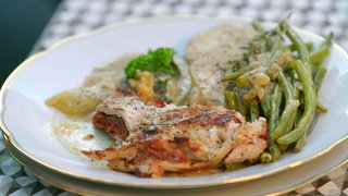 Kohlrabi-Carpaccio und Saltimbocca vom Grill mit Bohnen