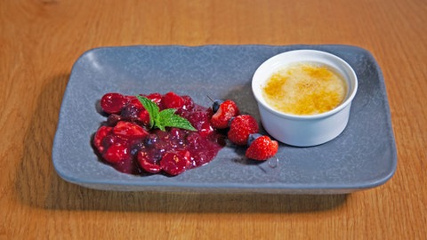 Hirseauflauf mit roter Grütze