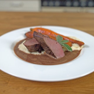 Ute Dreissigacker kocht Rehrücken mit Ingwermöhrchen und Selleriepüree