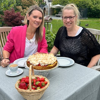 Christine Bayer backt Erdbeer-Rhabarber Baiser Tarte