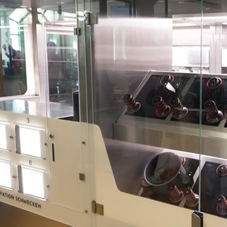 Roboter kocht in Mensa der TU Kaiserslautern