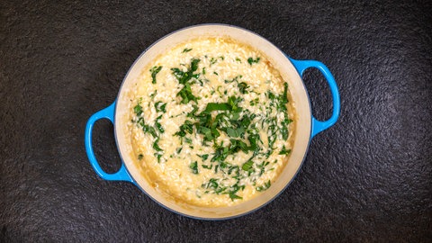 Das fertige Bärlauch-Risotto in einem Topf