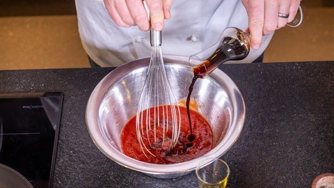 Dressing für den mediterranen Nudelsalat