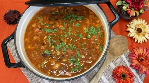 Italienische Bohnensuppe mit frischer Petersilie