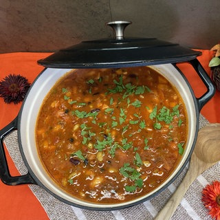 Italienische Bohnensuppe mit frischer Petersilie