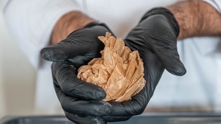 Zusammengeknülltes Backpapier