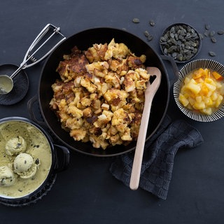 Alemannischer Zopfschmarrn mit Kürbiskerneis und süßem Apfel-Kürbiskompott
