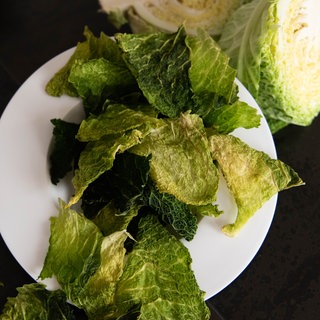 Knusprige Wirsingchips aus dem Backofen