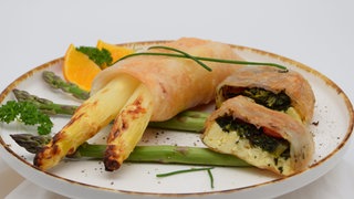 Reispapier gefüllt mit Hirtenkäse und gebacken. Rezept für knuspriges Reispapier mit Firtenkäse oder Feta – glutenfrei.