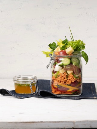 Salat mit Spätzle und klassischer Vinaigrette