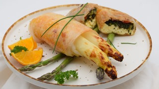 Spargel in Reispapier eingwickelt und gebacken. Rezept für knuspriges Reispapier mit Spargel – glutenfrei.