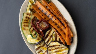 Grillgemüse mit Kräuter-Zitronen-Salsa