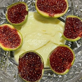 Feigen auf weißer Schokocreme nach einem Rezept von Thomas Vilgis
