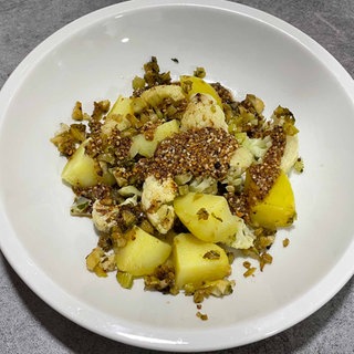 Blumenkohl mit Haselnussbutter und Salzkartoffeln