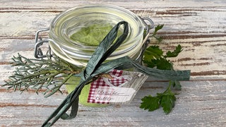 Petersilienbutter mit getrockneten Tomaten