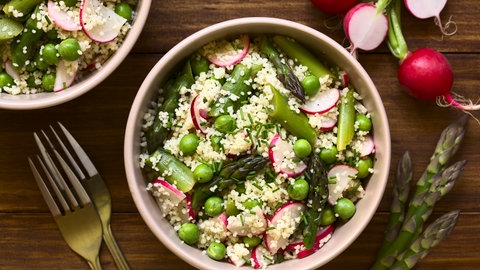 Salat mit Grünem Spargel und Radieschen