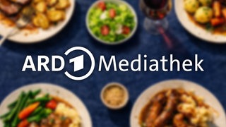 ARD Mediathek-Schriftzug vor einem Teller mit Essen 