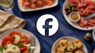 Facebook-Symbol vor Tellern und Schalen mit Vorspeisen
