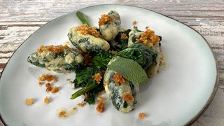 Spinatnocken (Malfatti) mit Salbei und Bröselbutter