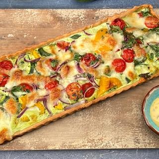Gemüse-Tarte mit Estragon-Mayonnaise