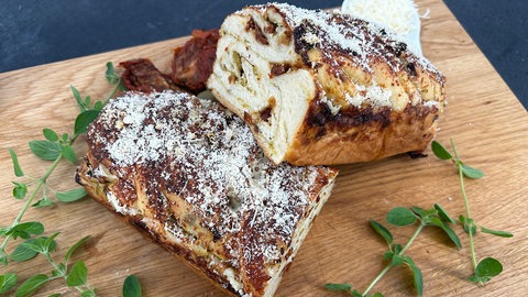 Mediterrane Hefezöpfe