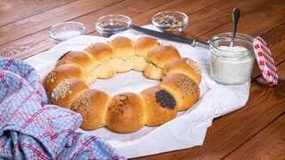 So lecker sieht der fertige Brötchenkranz aus.