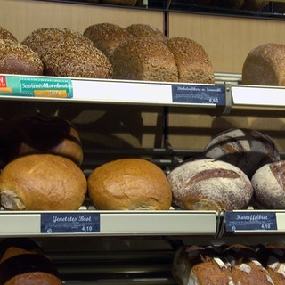 Brotauslage in einer Bäckerei in Filderstadt