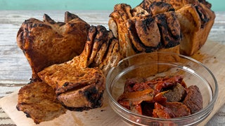 Zupfbrot mit Tomatenpesto