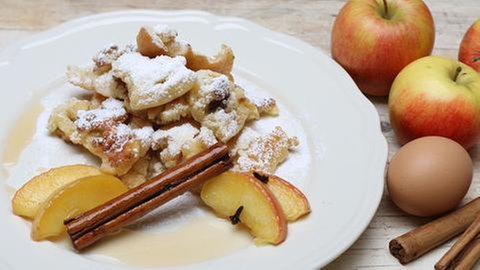 Kaiserschmarren mit Apfelspalten