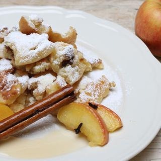 Kaiserschmarren mit Apfelspalten