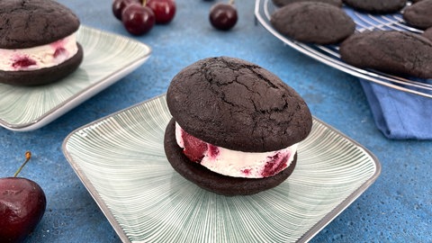 Kirsch-Eisparfait-Sandwiches 