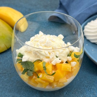 Mango-Baiser-Dessert