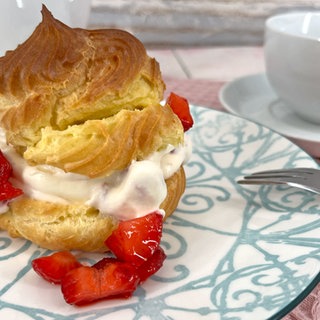 Windbeutel mit Erdbeer-Vanillesahne