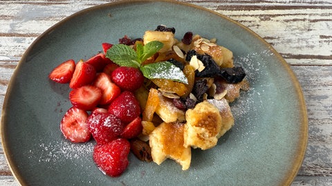 Kaiserschmarrn mit marinierten Erdbeeren