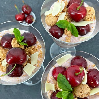 Kirsch-Dessert im Glas