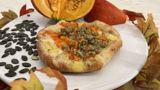 Knüspriger Kürbis-Plunder mit Vanillecreme und Kürbiskern-Streuseln