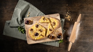 Süße Deie mit Zwetschgen und Streuseln