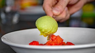 Gurkeneis auf Wassermelon