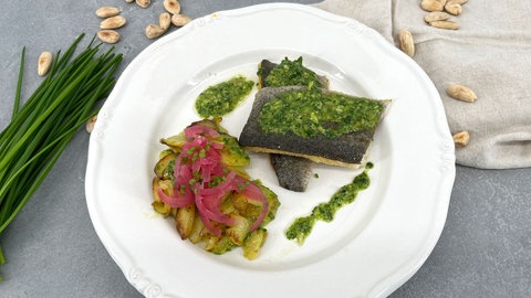 Gebratene Forellenfilets mit Bratkartoffelsalat