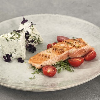 Gebratener Lachs mit Kresse-Schnittlauch-Mousse