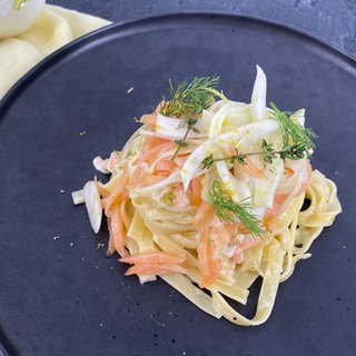 Lachs-Tagliatelle mit Zitronensauce