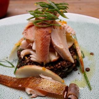 Räucherforelle mit Linsen-Apfel-Salat