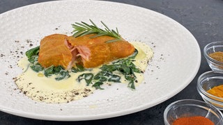 Tandoori-Lachs mit Parmesanspinat