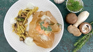 Saibling mit Kresse-Sauce und Pilz-Nudelsalat