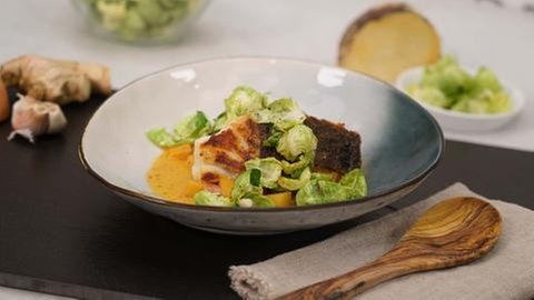 Steckrüben-Rosenkohl-Curry mit gebratenem Bio-Kabeljau